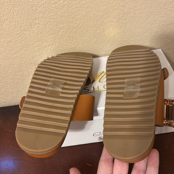 Mata Shoes Blitz Gold Buckle Slip on Sandal Tan Sz 7 - Picture 7 of 7